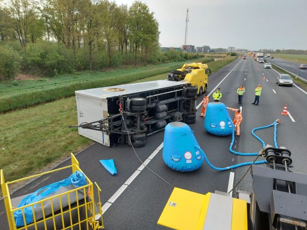 CMV vrachtwagenberging en truckberging hooikammer