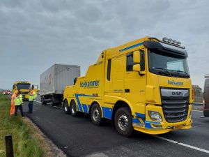 Vrachtwagenberging en truckberging door hooikammer groep